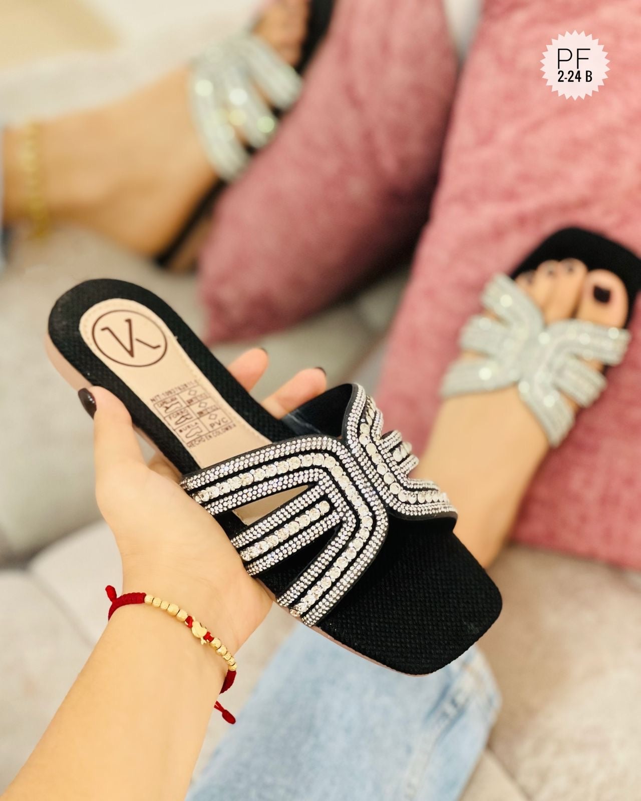 Sandalias Planas Negras de Mujer – Casual y Elegante